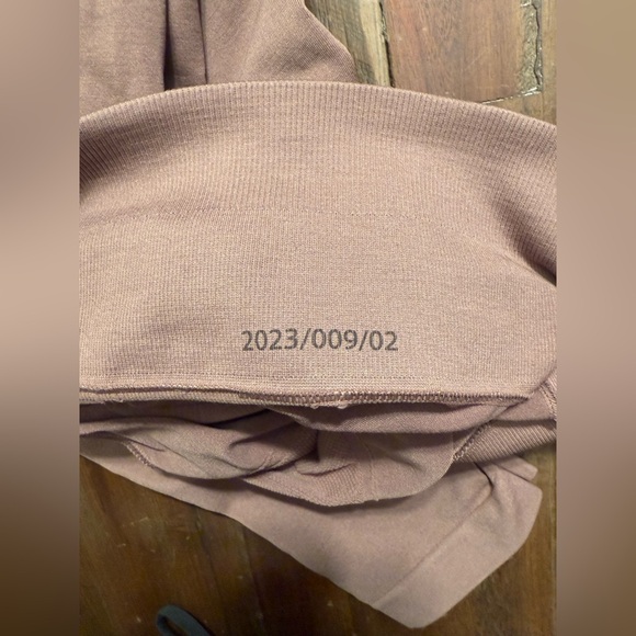 One active effortless seamless legging M washed cool brown euc - Picture 3 of 3